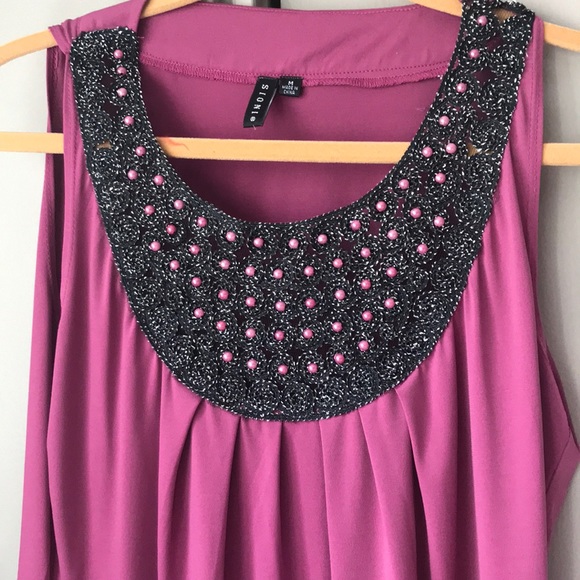 Beautiful top - Picture 3 of 3